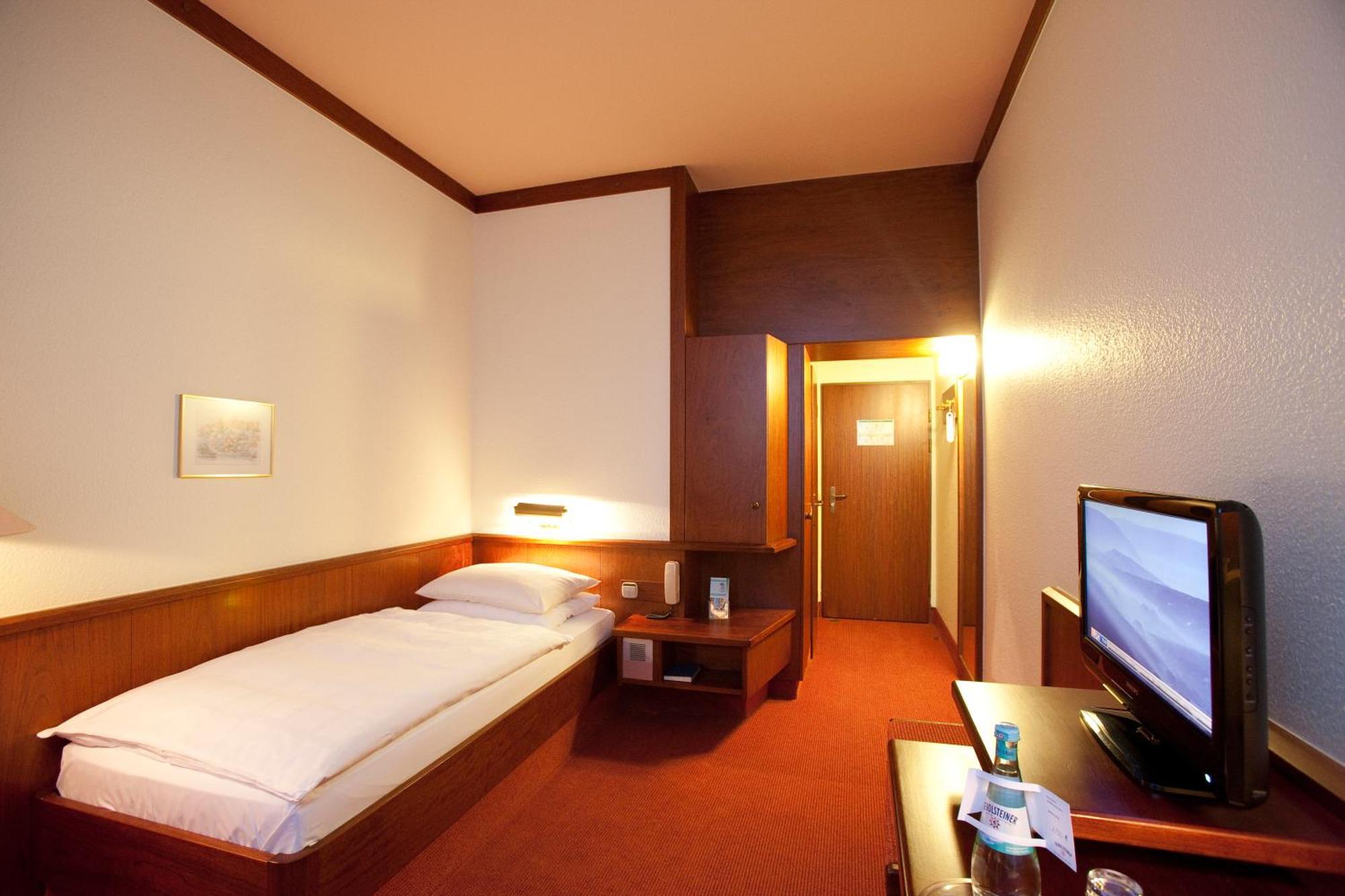 Leine Hotel Pattensen Kültér fotó