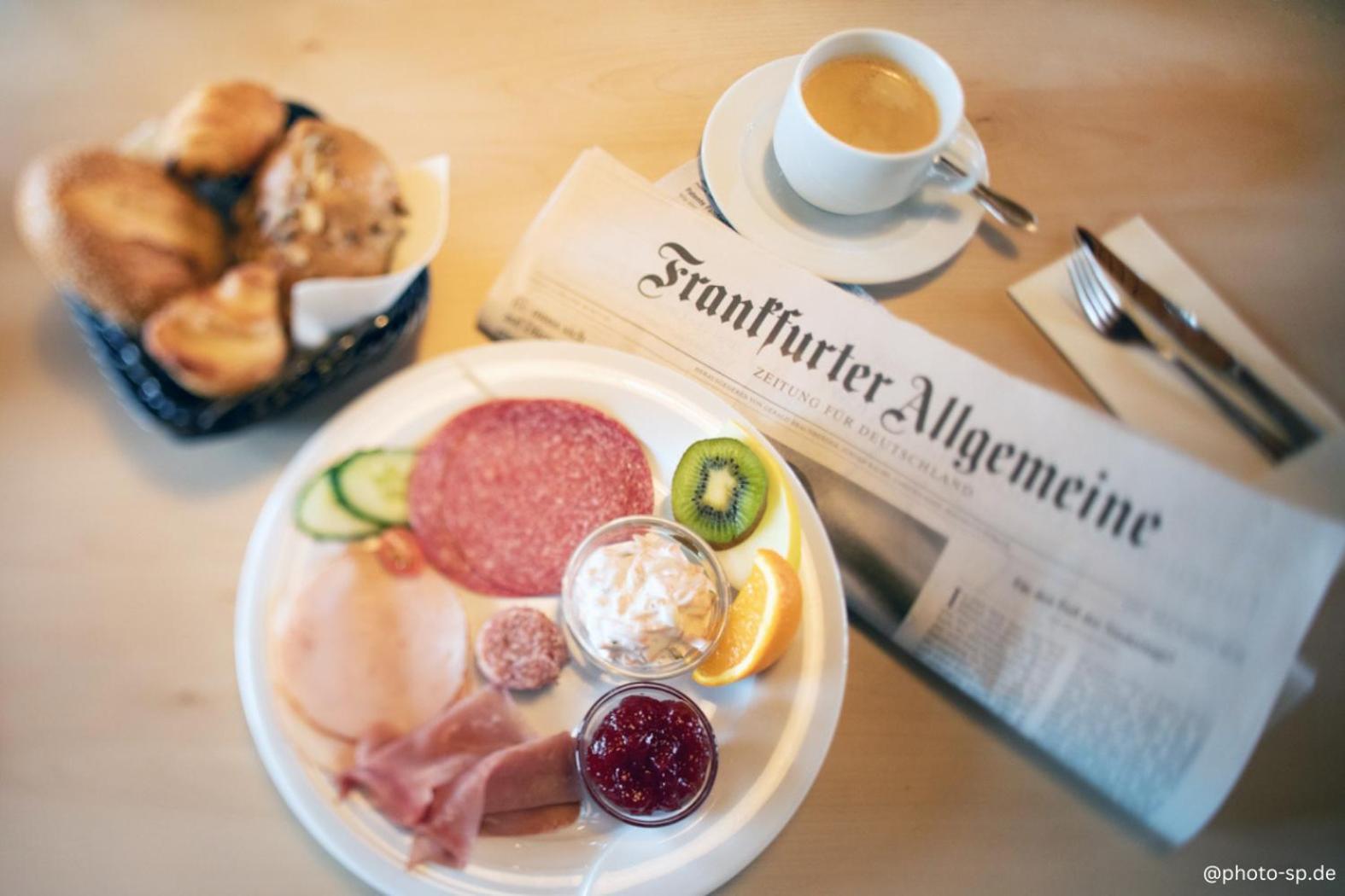Leine Hotel Pattensen Kültér fotó