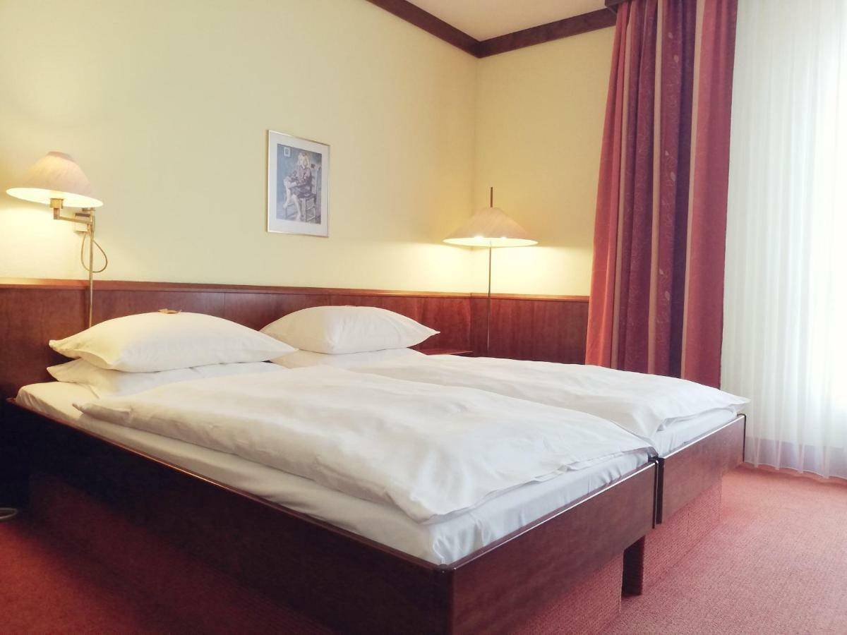 Leine Hotel Pattensen Kültér fotó